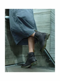 1460 Grizzly -nahkasaappaat tekoturkisvuorilla