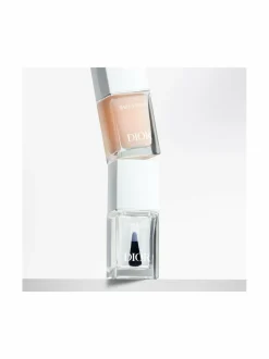 Base Coat -vahvistava lakkapohja