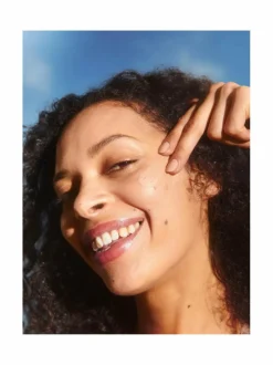 British Summer Time Glow SPF30 Illuminating Sunscreen -aurinkovoide 40 ml