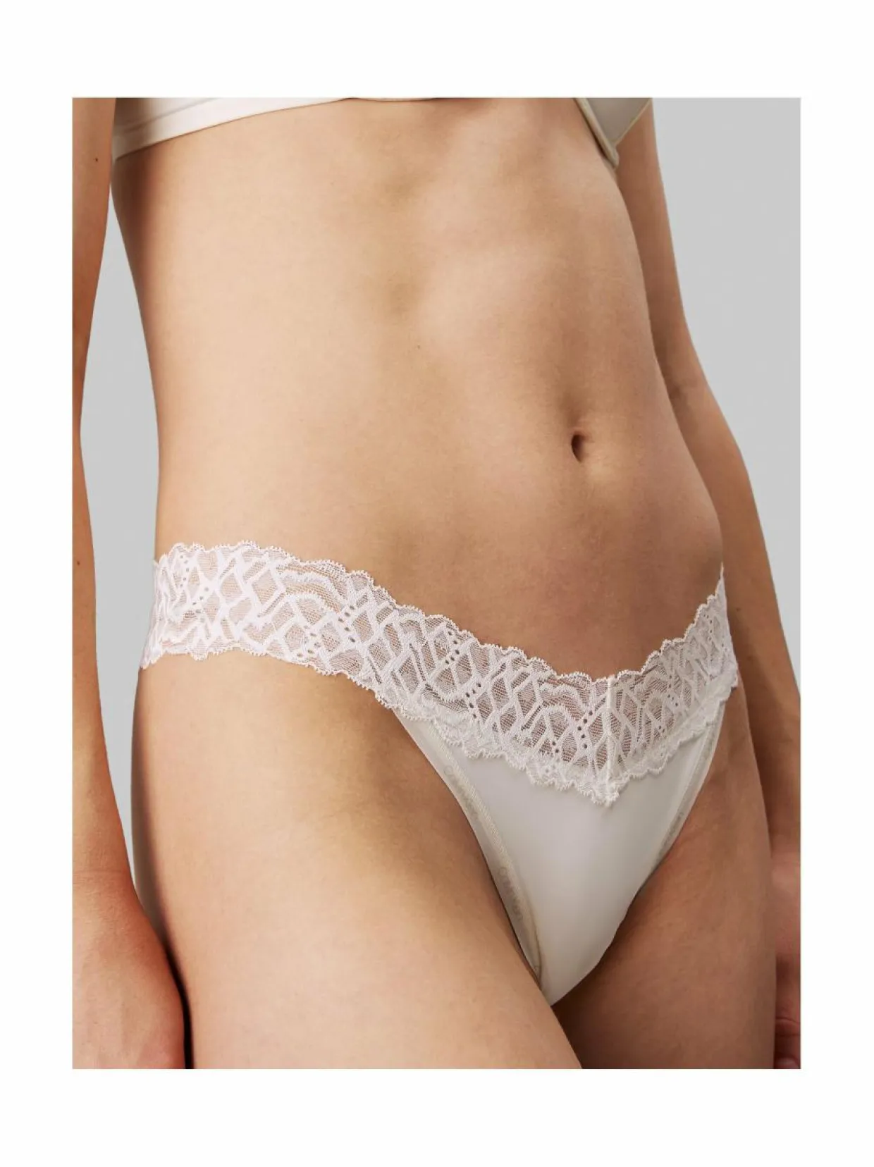 CK Attraction -stringit