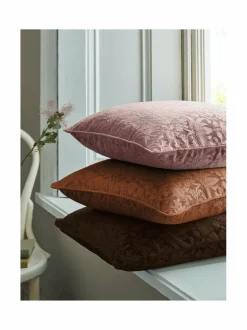 Cushion Strawberry Thief Embossed -sisustustyyny 50 x 50 cm