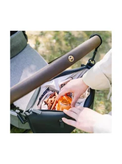 Done by Deer hoitolaukku aisaan