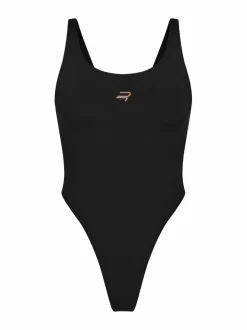 Flattering String -body