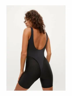 Flattering String -body