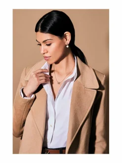 Gold & Faux Pearl Logo Pendant -kaulakoru