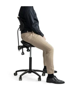 Lenni satulatuoli selkänojalla