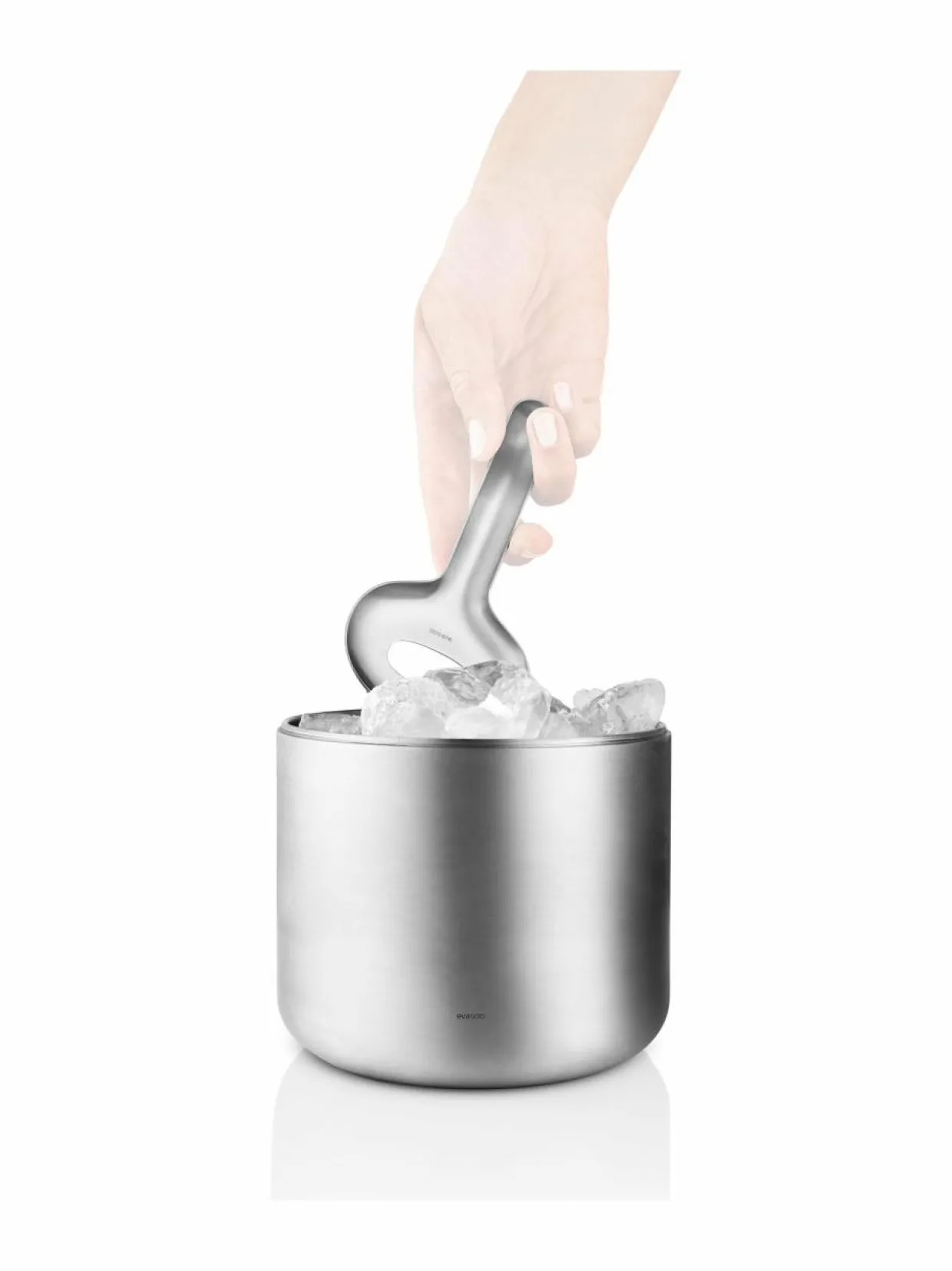 Liquid Lounge - jääastia jääpalakauhalla