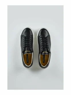 Moore-nahkasneakerit