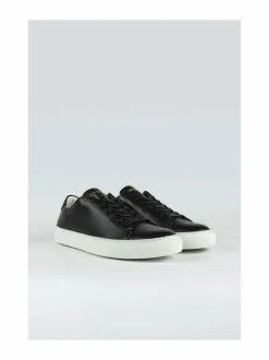 Moore-nahkasneakerit