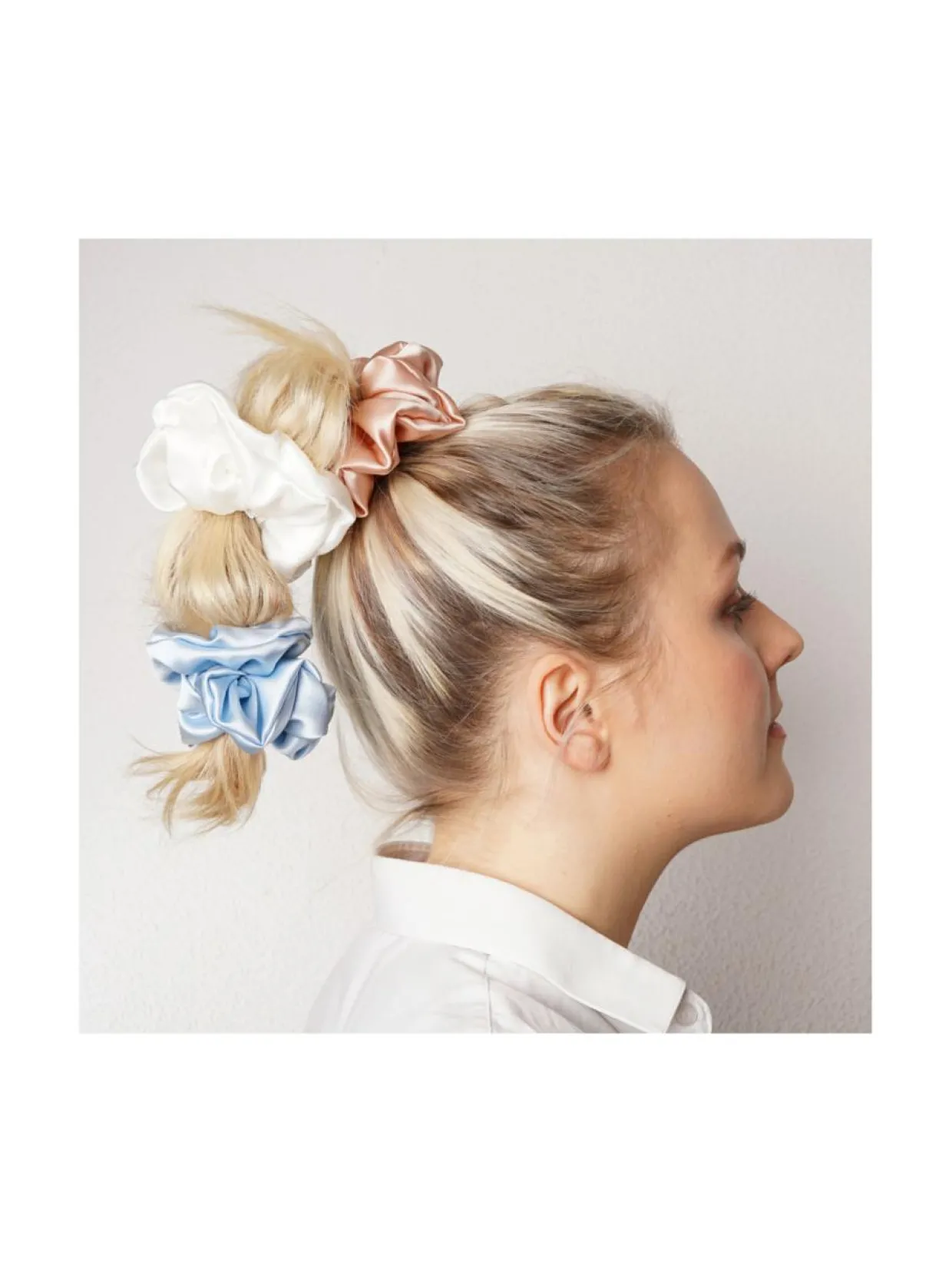 Mulberry Silk Scrunchie -hiusdonitsi - vaaleansininen