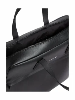 Must-tietokonelaukku