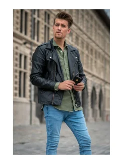 Nahkalompakko, Black