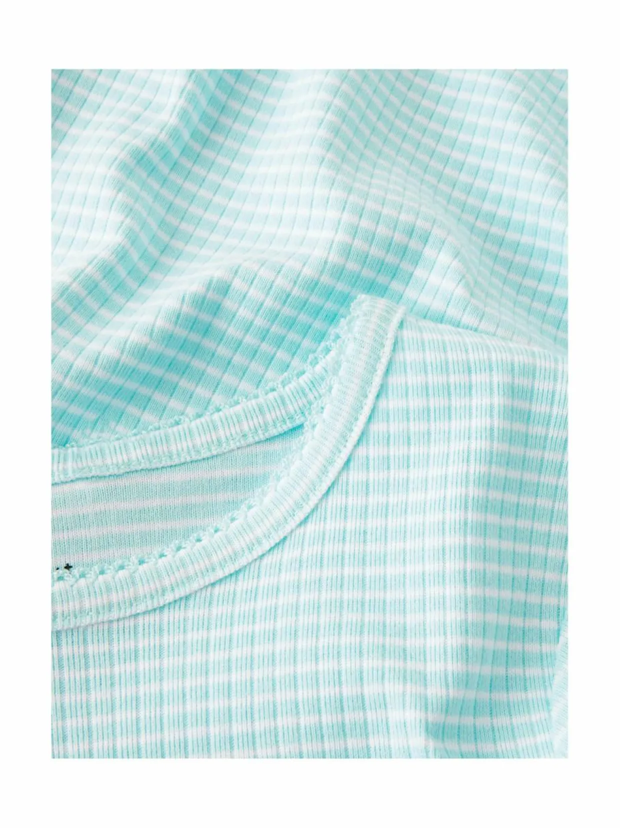 NkfFikate-trikoopaita