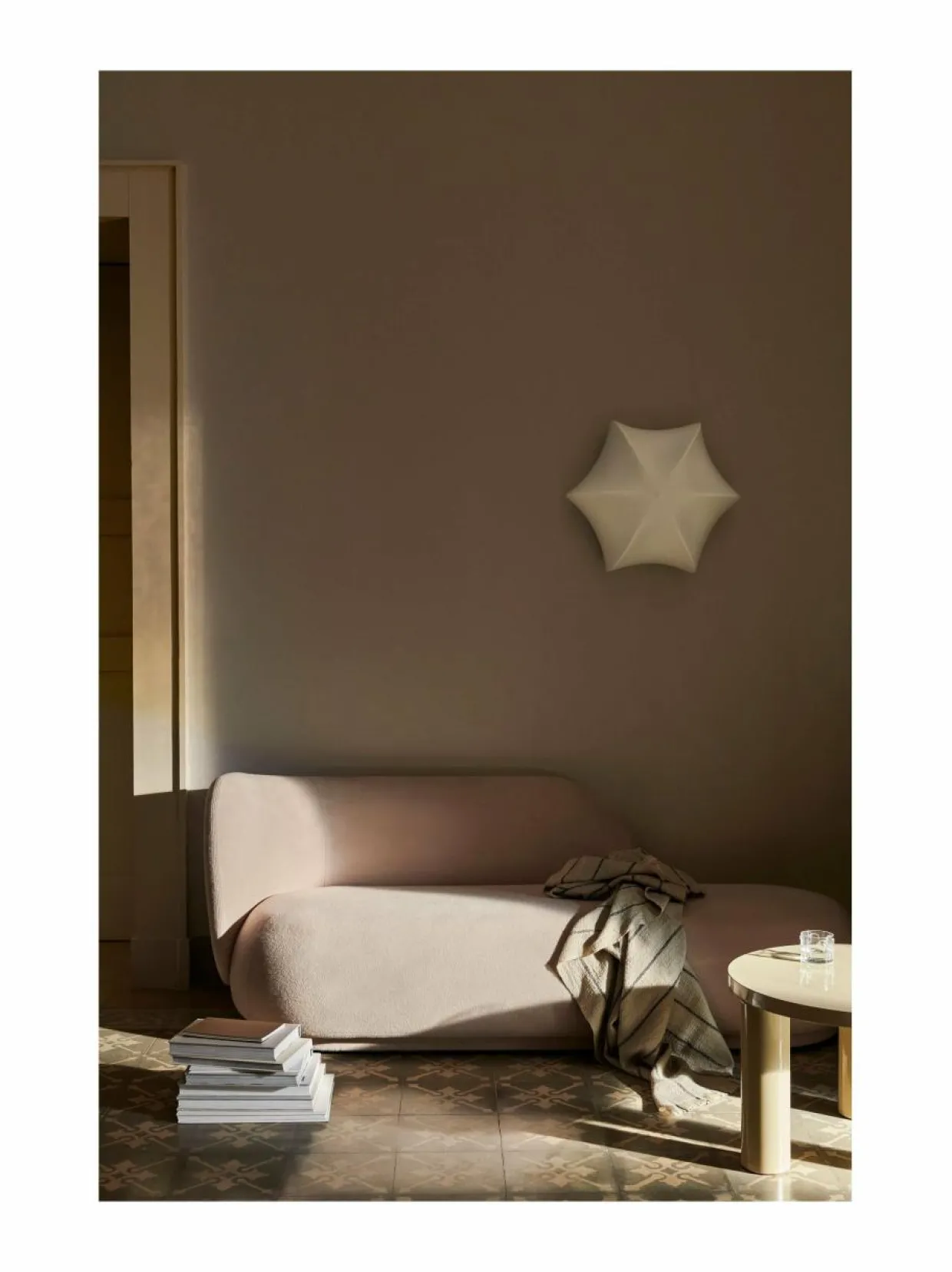 Poem-seinä-/kattovalaisin