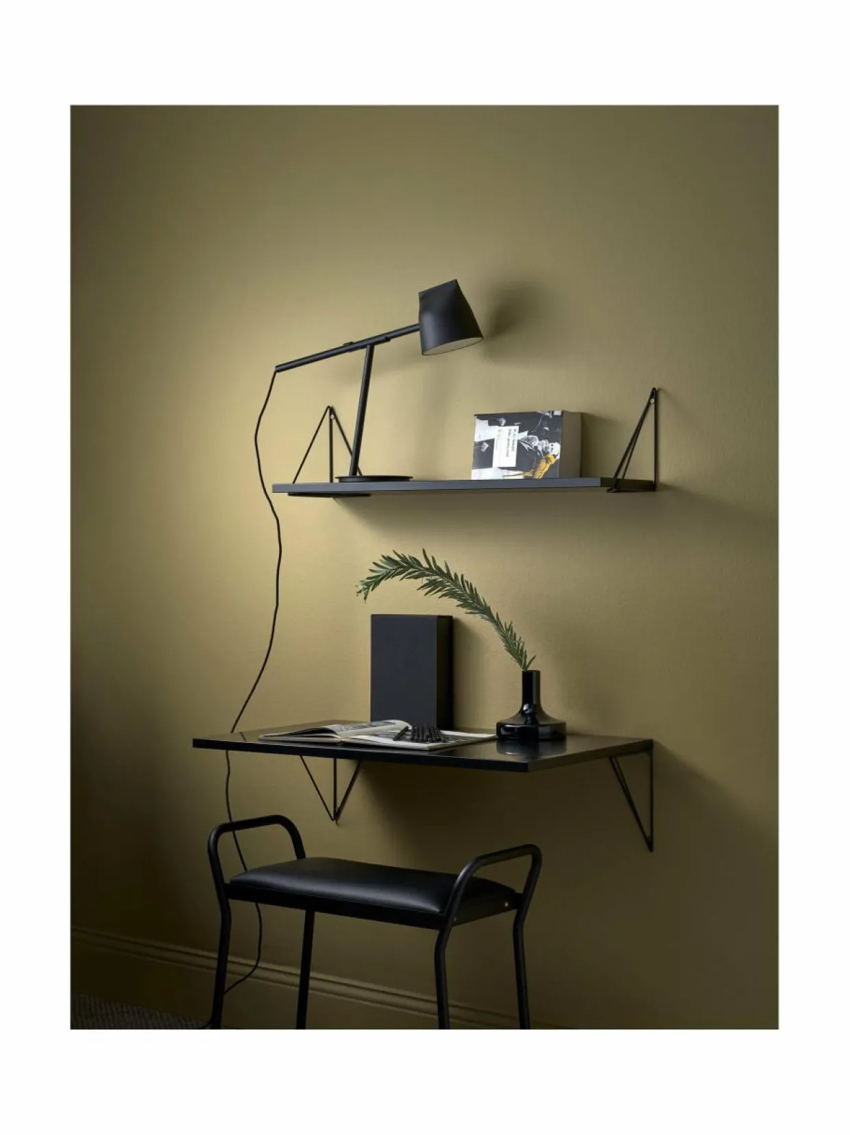 Pythagoras Desk -seinähylly