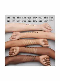 Studio Fix Fluid Broad Spectrum SPF15 -meikkivoide 30 L