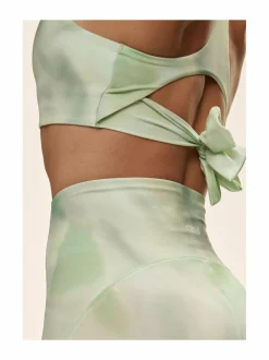 Tie Back -treenitoppi