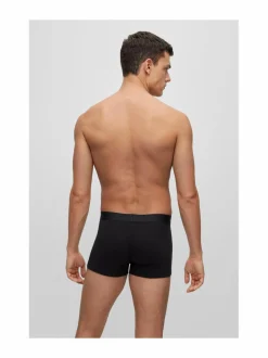 T-paita ja bokserialushousut