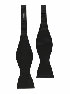 Valmiiksi solmittu silkkirusetti, lahjapaketissa